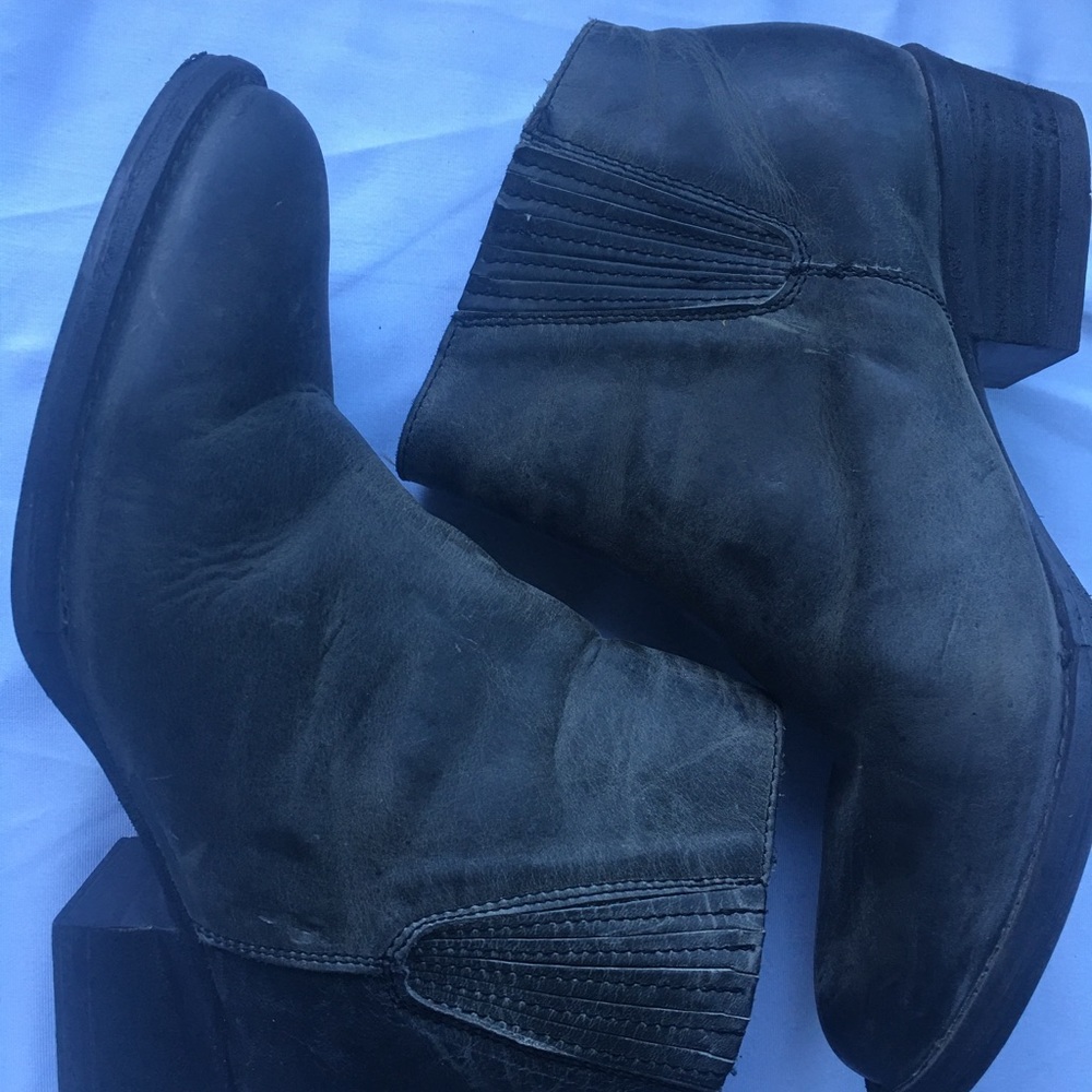Circle G by Corral Distressed Black Booties 7.5 - Picture 3 of 7